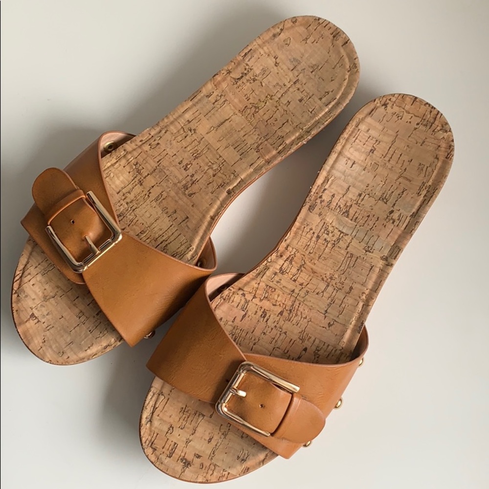 🔹RESTRICTED Vegan Leather Slides, size 8 - Picture 2 of 5